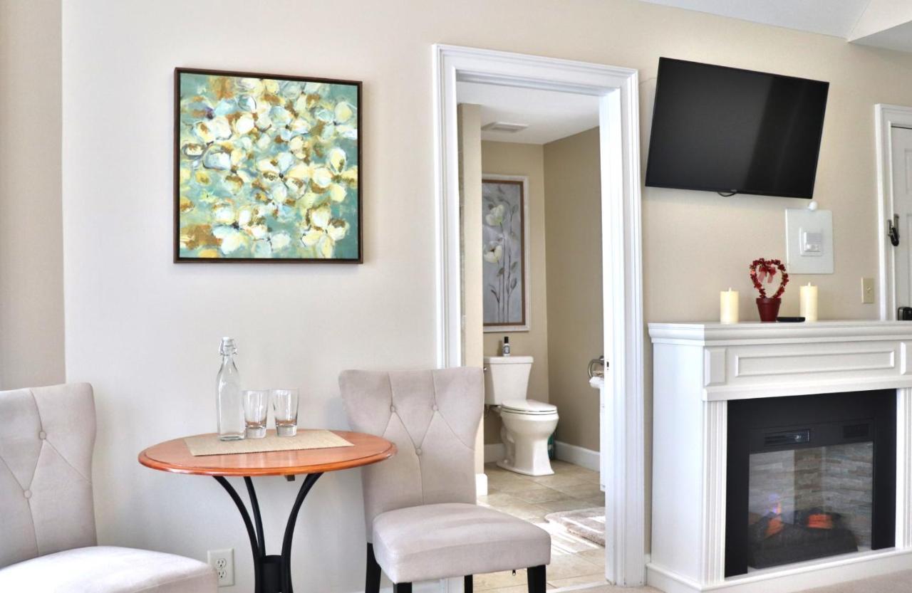 Pleasanton Courtyard Bed And Breakfast Fayetteville Bagian luar foto
