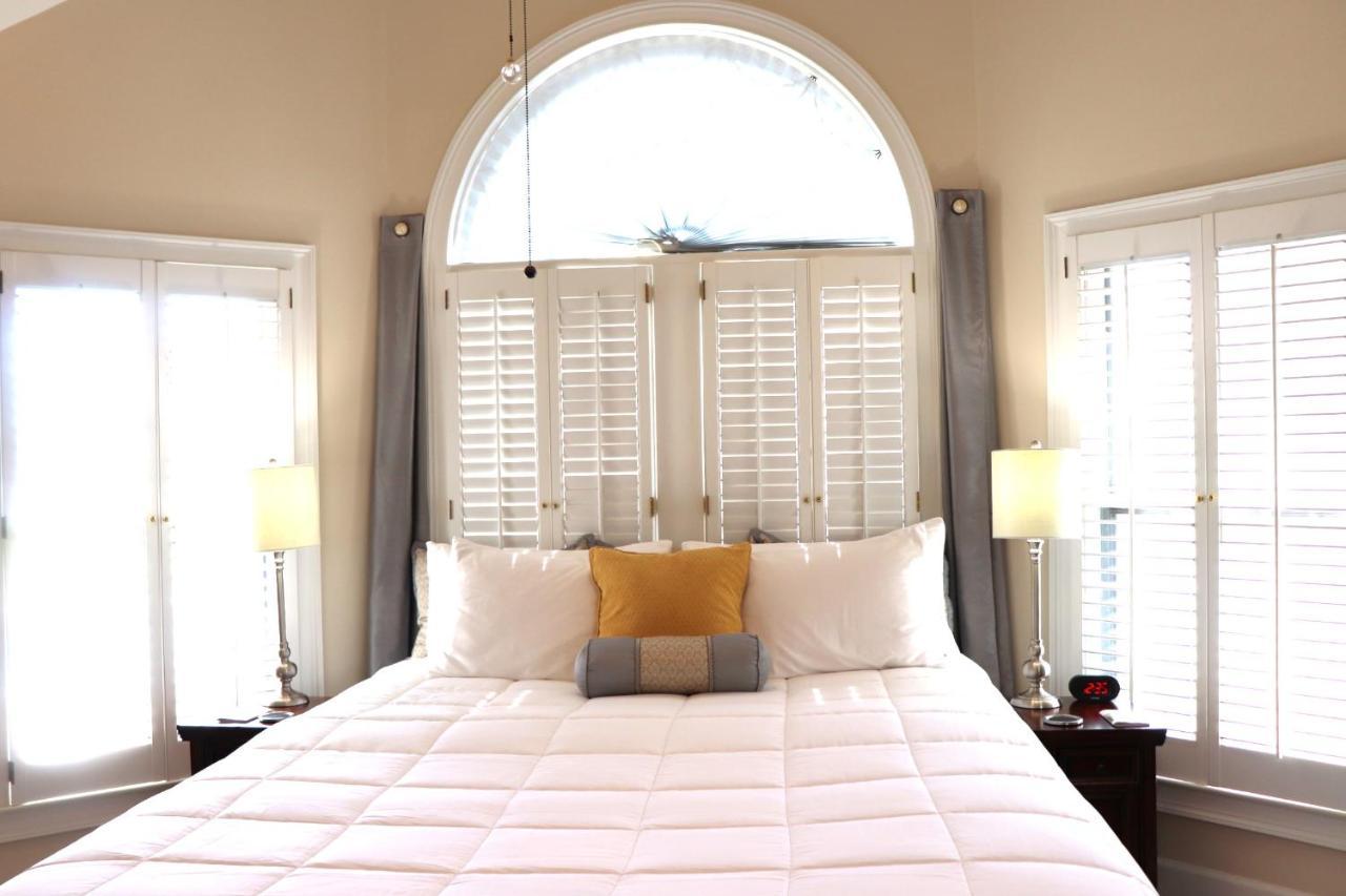 Pleasanton Courtyard Bed And Breakfast Fayetteville Bagian luar foto