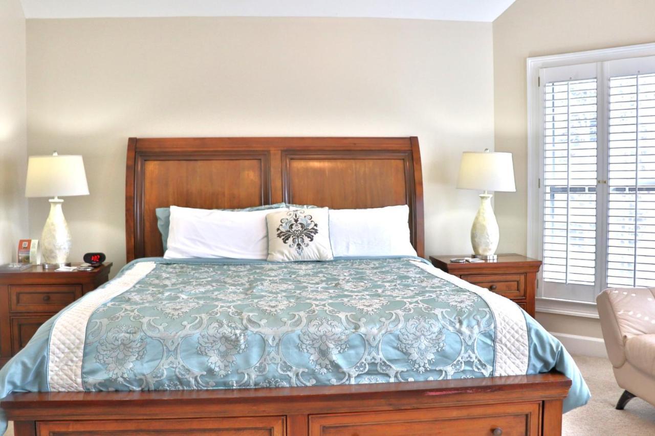 Pleasanton Courtyard Bed And Breakfast Fayetteville Bagian luar foto