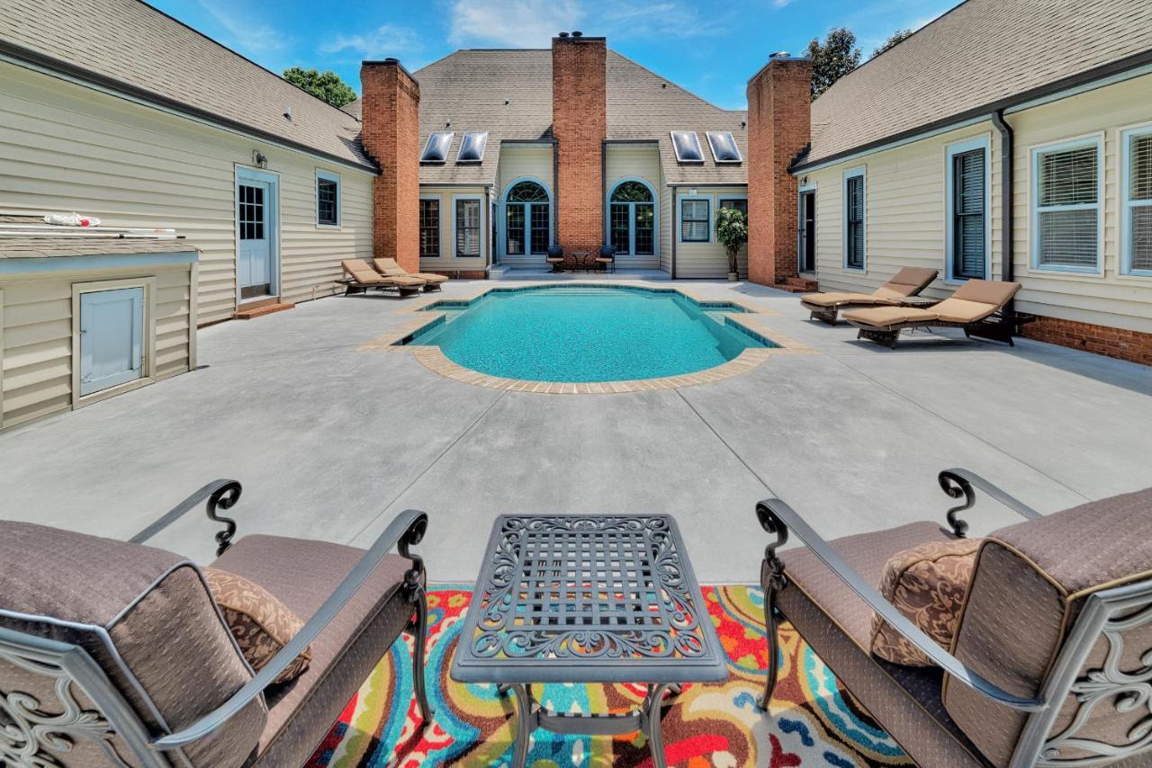 Pleasanton Courtyard Bed And Breakfast Fayetteville Bagian luar foto