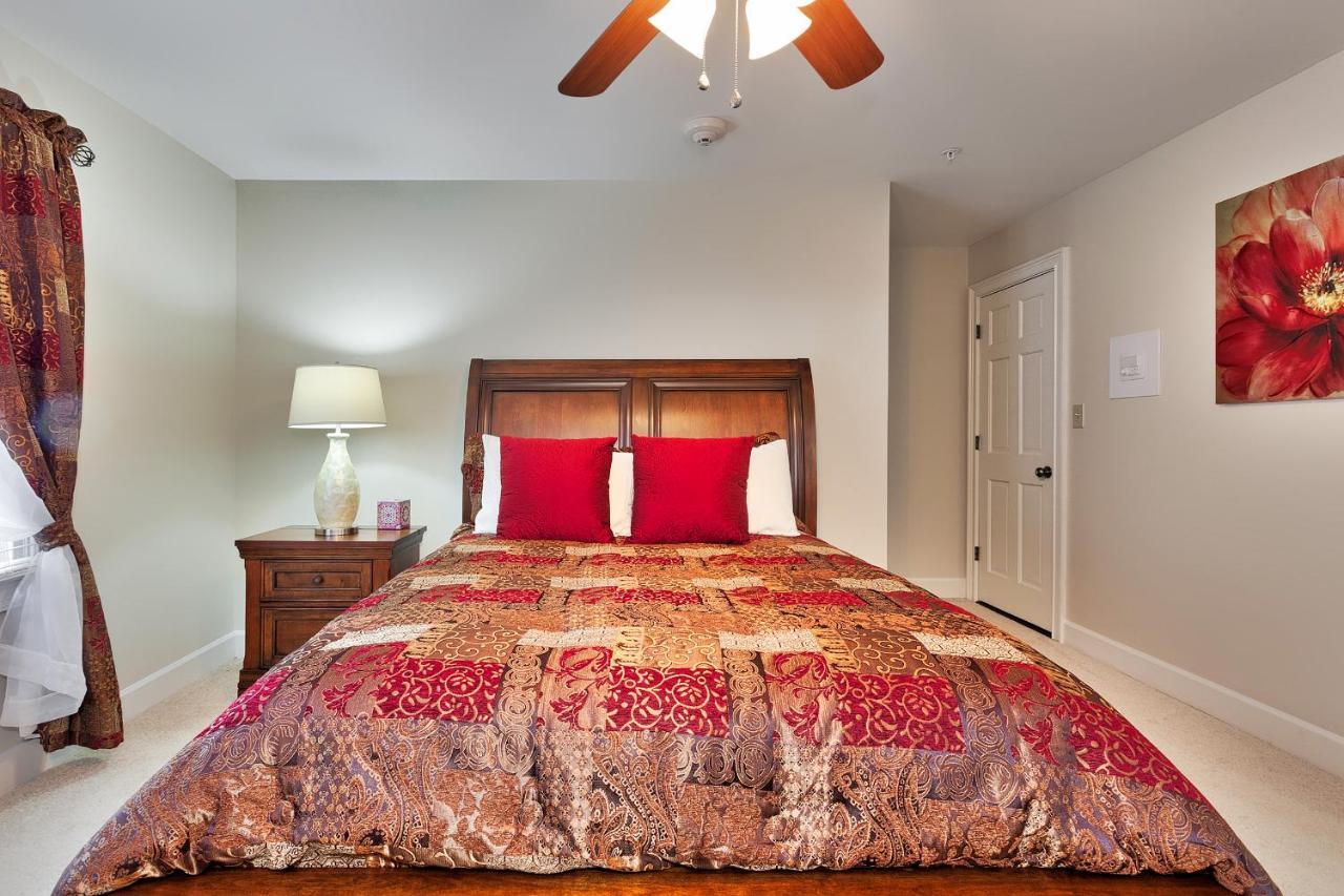 Pleasanton Courtyard Bed And Breakfast Fayetteville Bagian luar foto