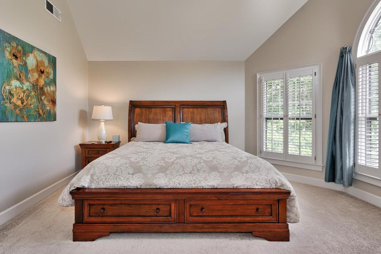 Pleasanton Courtyard Bed And Breakfast Fayetteville Bagian luar foto