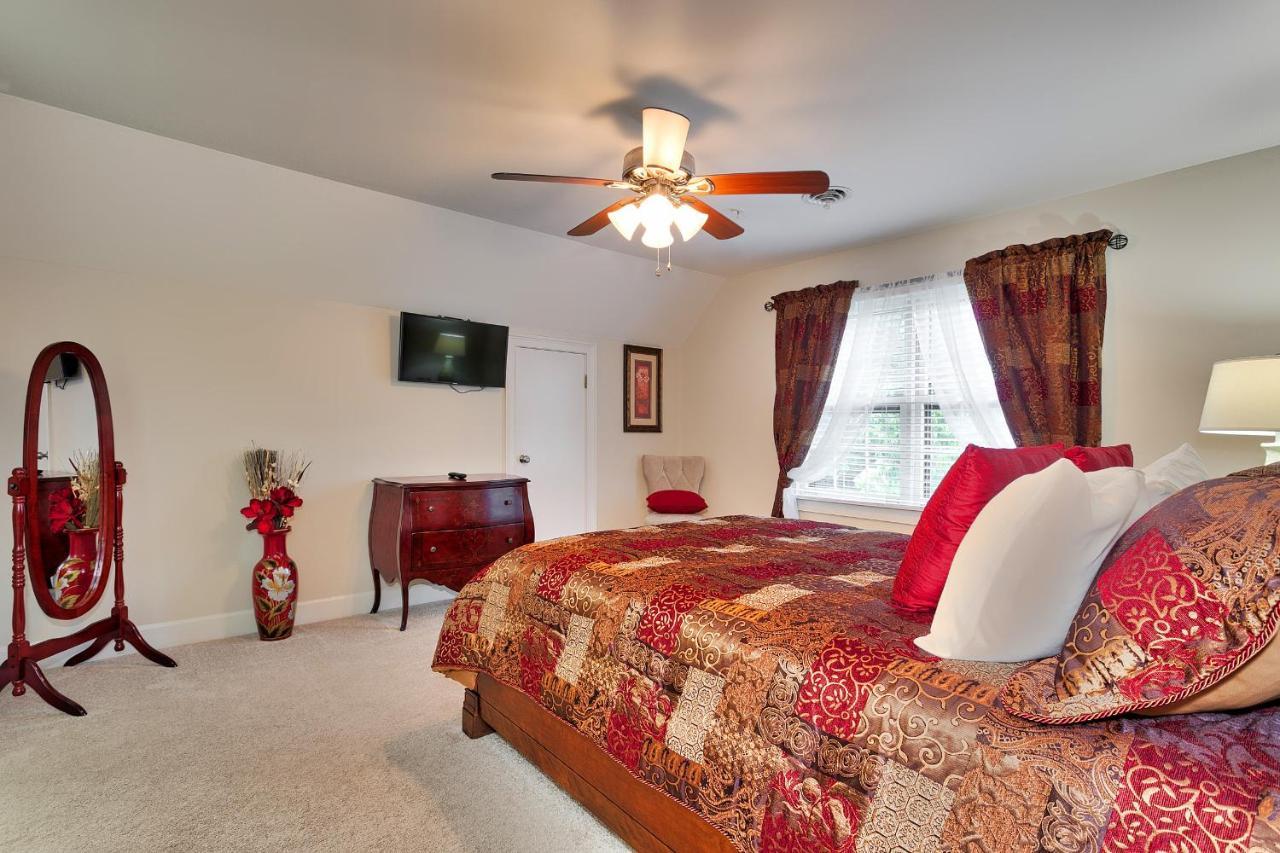Pleasanton Courtyard Bed And Breakfast Fayetteville Bagian luar foto