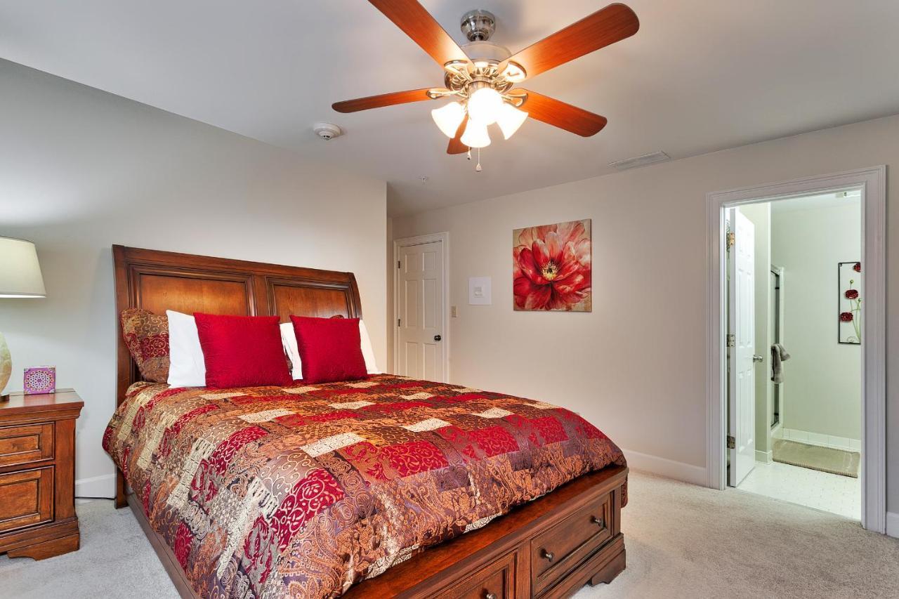 Pleasanton Courtyard Bed And Breakfast Fayetteville Bagian luar foto