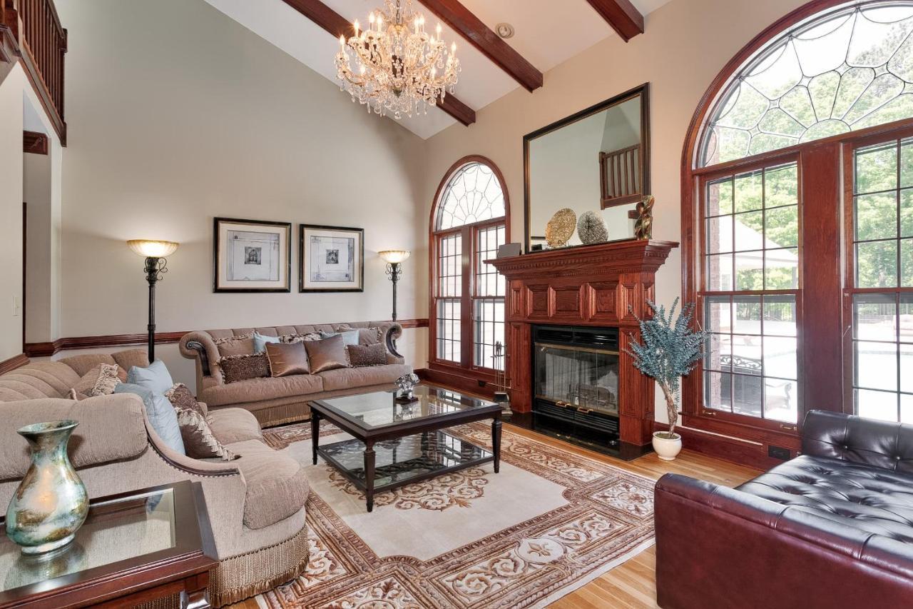 Pleasanton Courtyard Bed And Breakfast Fayetteville Bagian luar foto