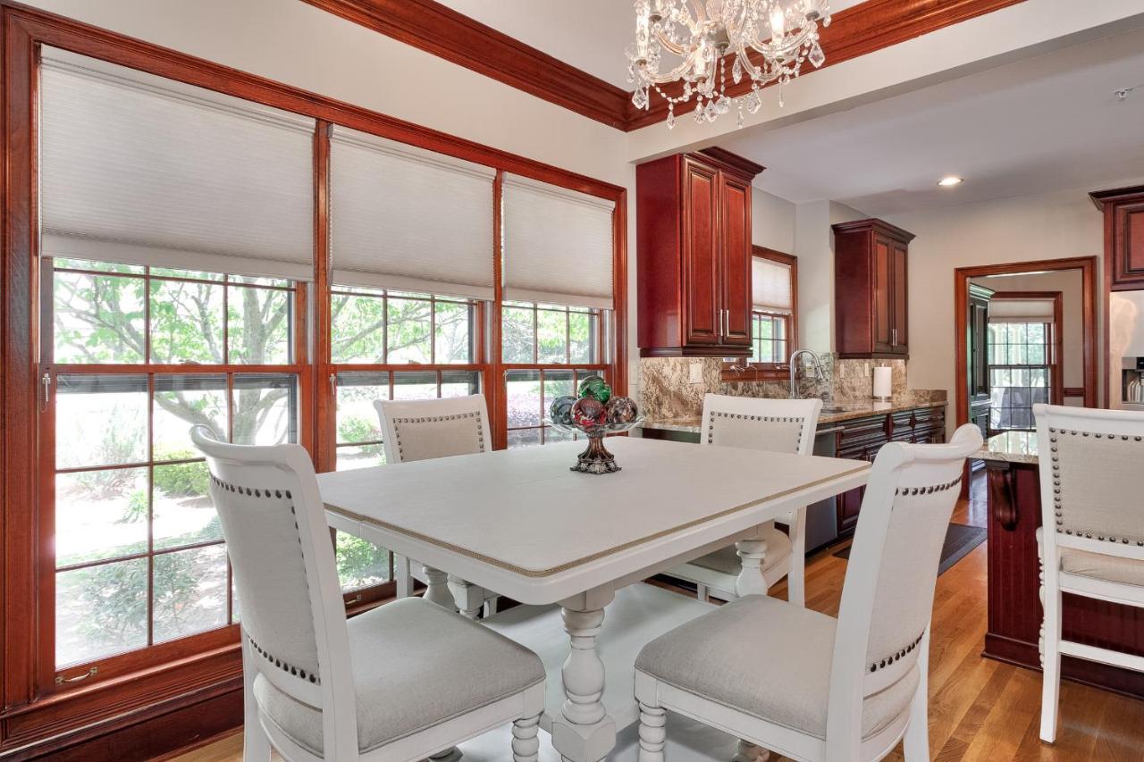 Pleasanton Courtyard Bed And Breakfast Fayetteville Bagian luar foto